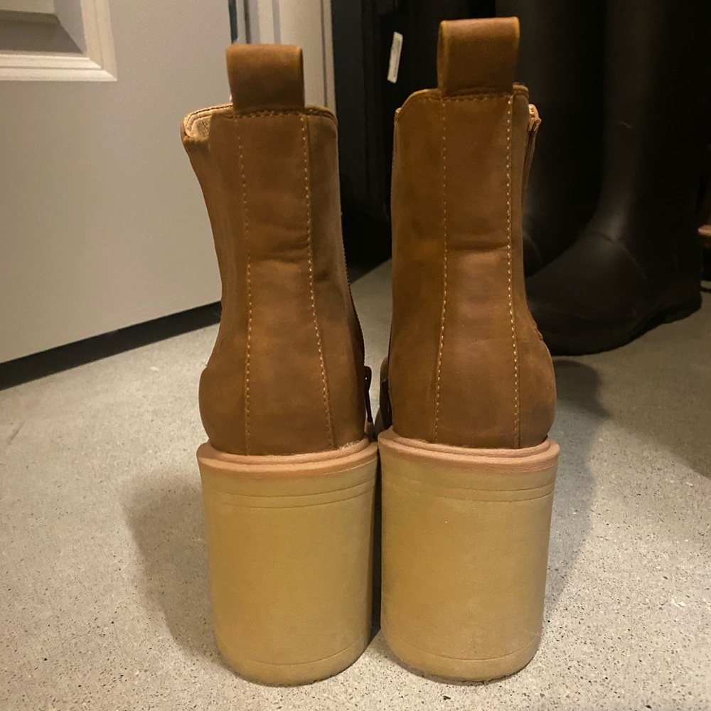 Dolce Vita chunky heel brown boots!